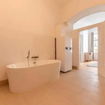 Apartment Deluxe Near The Center