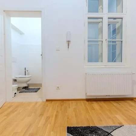 Deluxe Near The Center Apartamento