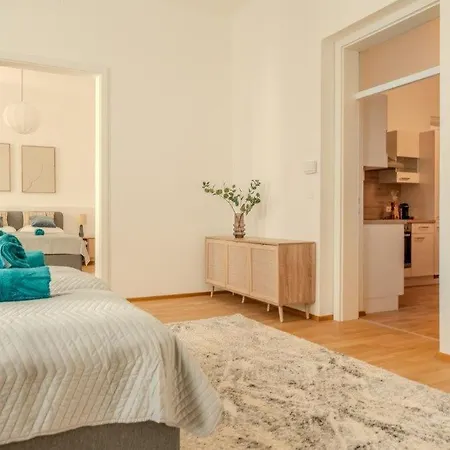 Deluxe Near The Center شقة كريمس ان دير دوناو