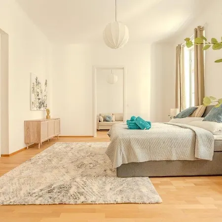 Deluxe Near The Center *