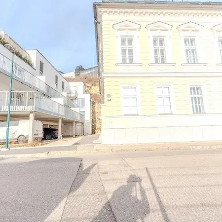 Deluxe Near The Center