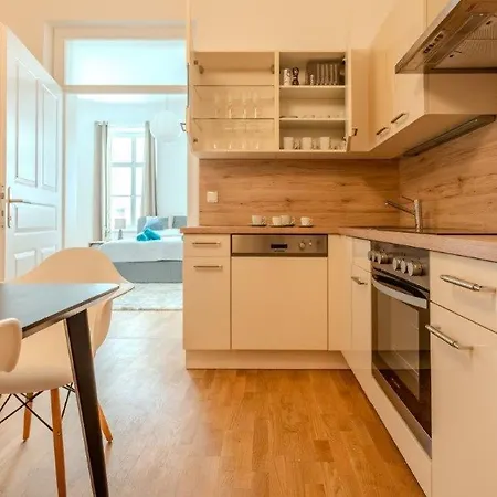 Deluxe Near The Center Апартаменты *