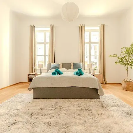 Deluxe Near The Center *