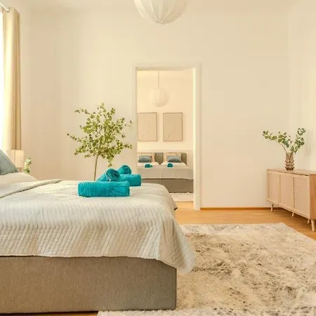 Deluxe Near The Center *