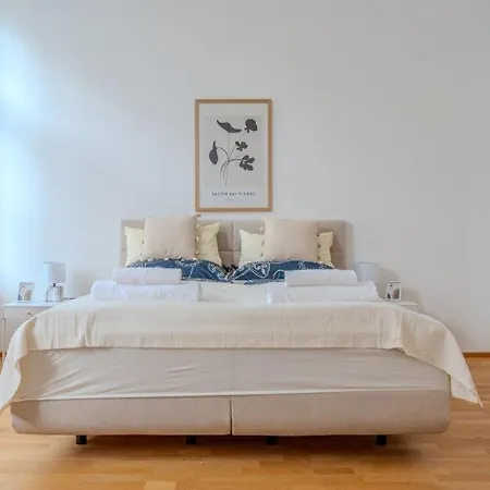 Deluxe Near The Center كريمس ان دير دوناو