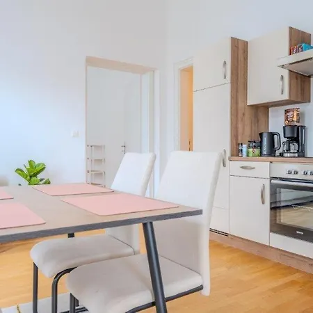 Deluxe Near The Center Apartamento