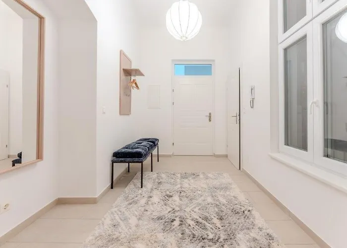 Deluxe Near The Center