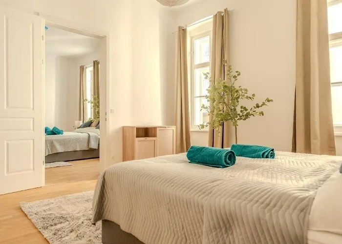 Deluxe Near The Center Апартаменты *