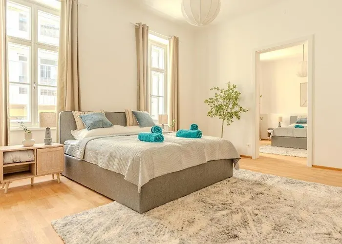 Deluxe Near The Center