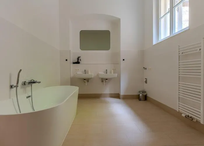 Deluxe Near The Center *