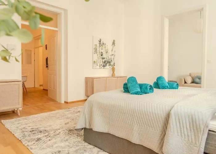 Deluxe Near The Center Апартаменты *