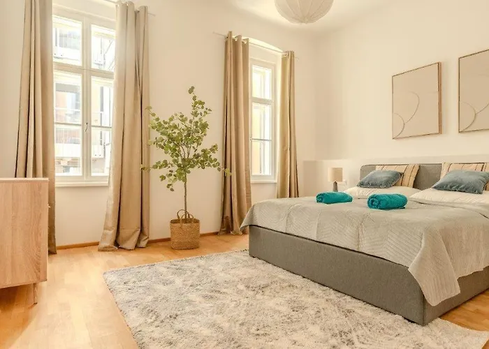 Deluxe Near The Center Апартаменты