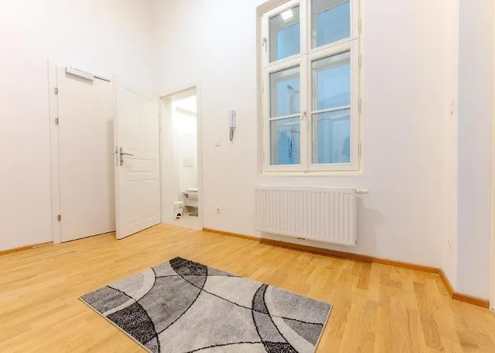 Апартаменты Deluxe Near The Center