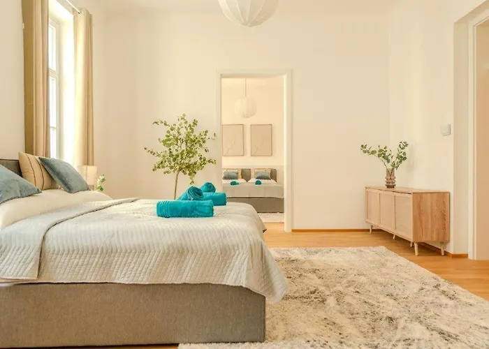 Deluxe Near The Center *