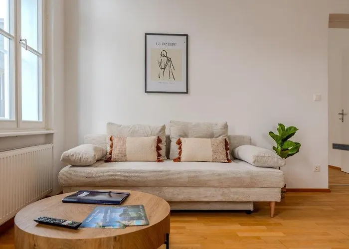 Апартаменты Deluxe Near The Center *