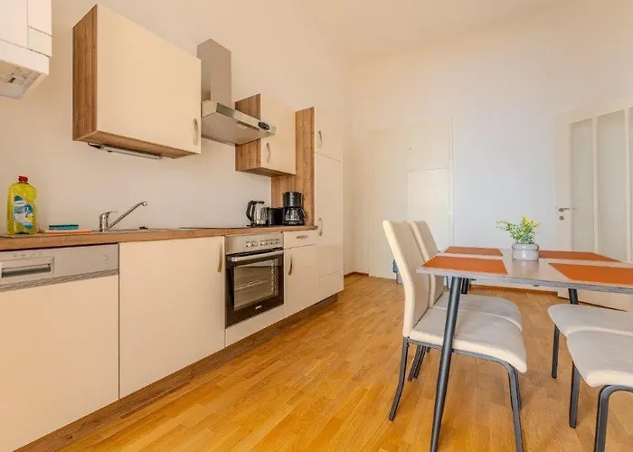 Deluxe Near The Center